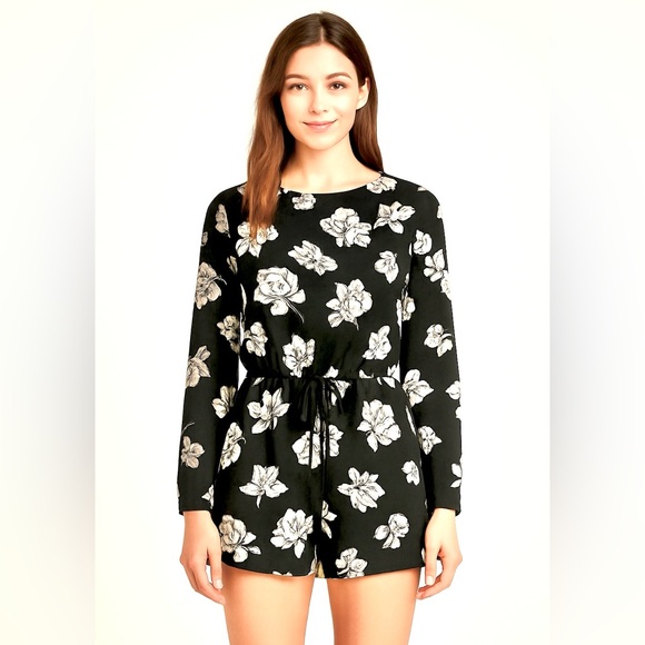 Rose & Olive Pants - Rose & Olive, Floral Long-Sleeve Romper,Lined,Excellent Condition – Size M